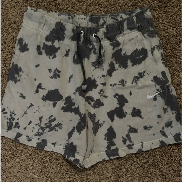 Nike shorts - Picture 1 of 3